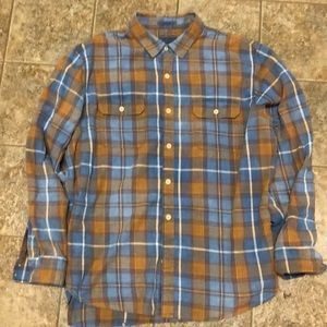 Lightweight flannel long sleeve shirt